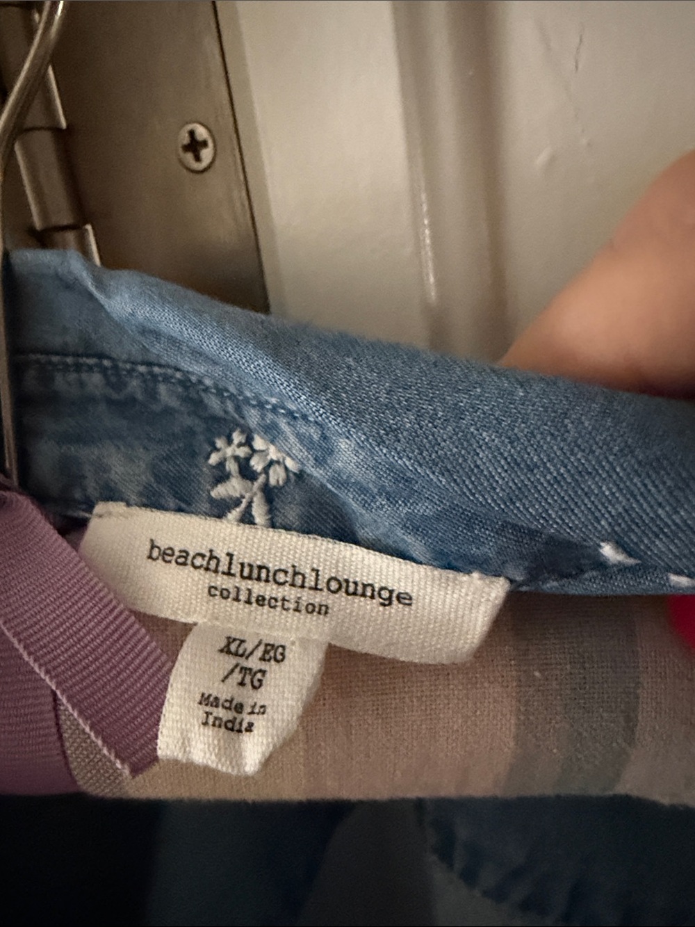 Beachlunchlounge Woman’s Denim button down blouse with white embroidered flowers - Picture 2 of 3
